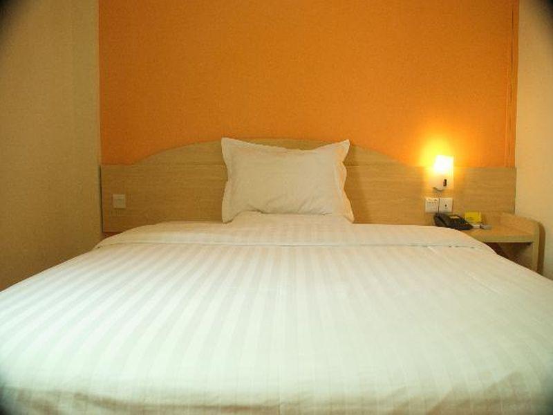 7 Days Inn Shanghai Hongkou Football Stadium Branch ภายนอก รูปภาพ